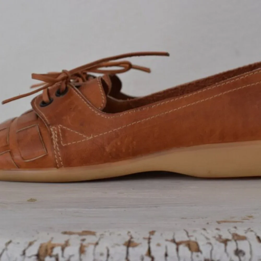 Town and Country Lace Leather Woven‎ Shoes size 5 1/2 B